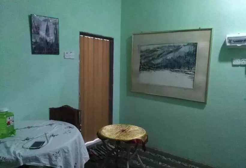 ホテル Nur Ainur Inn