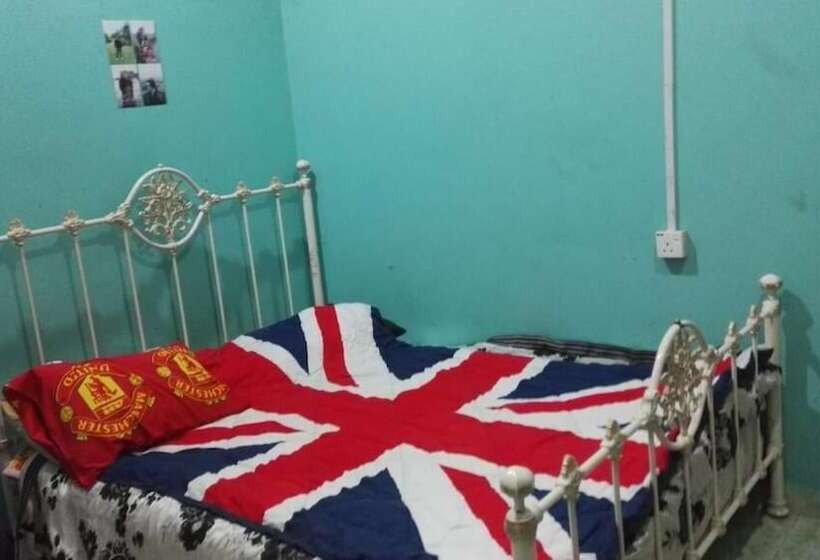 בית מלון כפרי Nur Ainur Inn