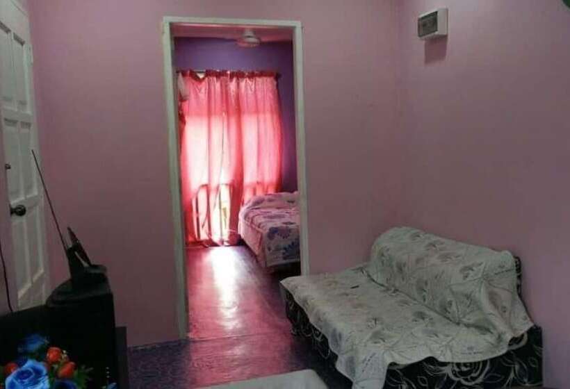 בית מלון כפרי Nur Ainur Inn