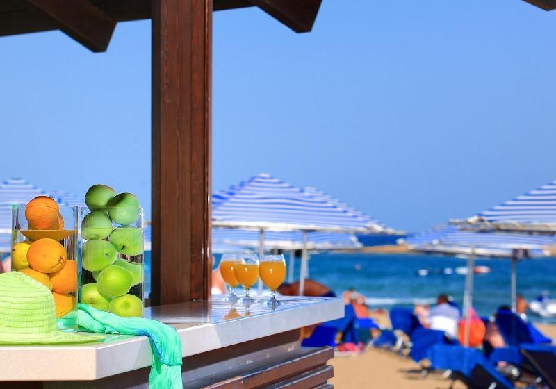 Отель Sirens Beach & Village