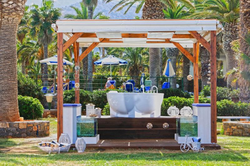 Отель Sirens Beach & Village