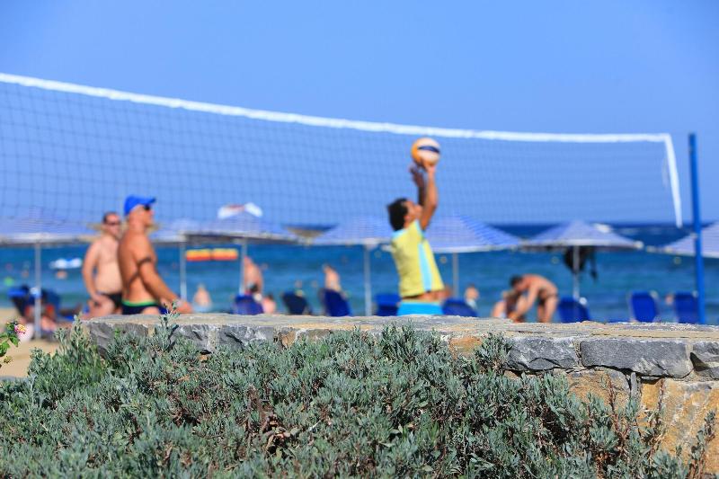 Отель Sirens Beach & Village