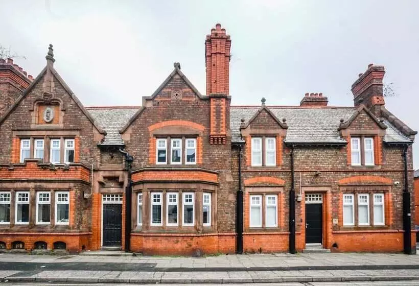 پانسیون Anfield Place To Stay