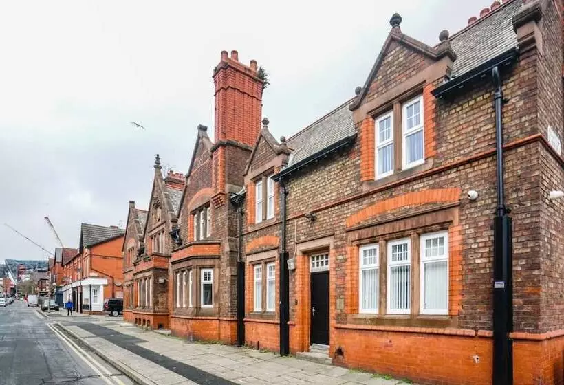 پانسیون Anfield Place To Stay