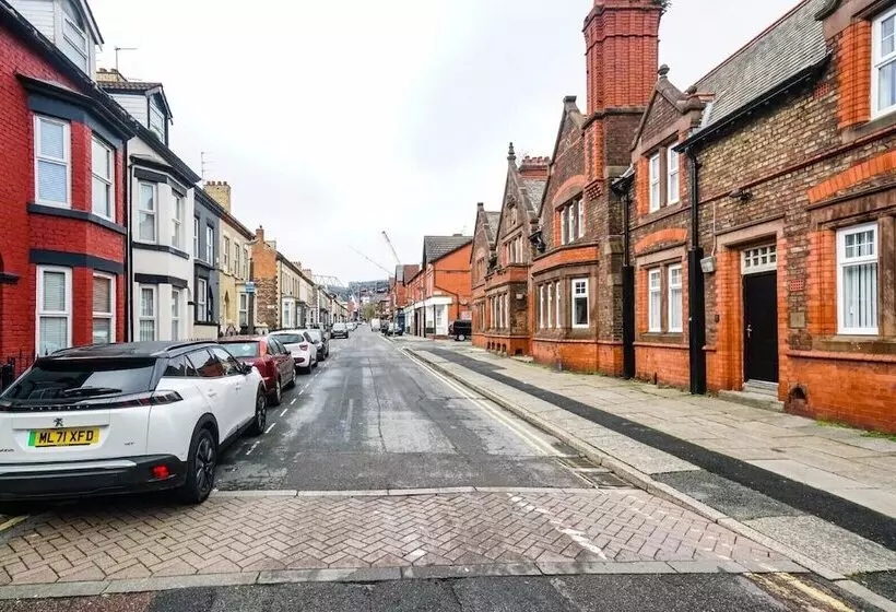 پانسیون Anfield Place To Stay