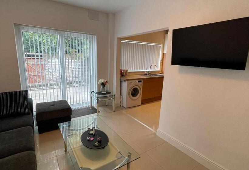 膳宿费 Anfield Place To Stay