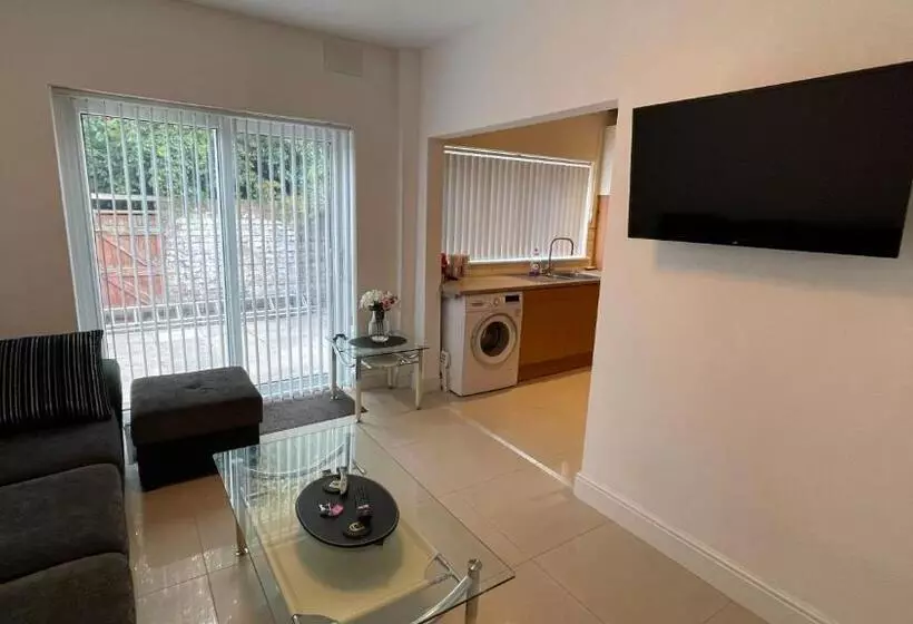 پانسیون Anfield Place To Stay