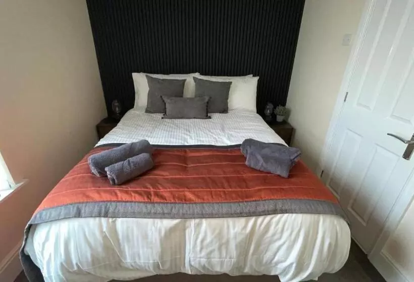 پانسیون Anfield Place To Stay
