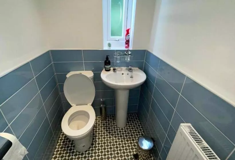 پانسیون Anfield Place To Stay