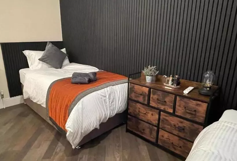 پانسیون Anfield Place To Stay