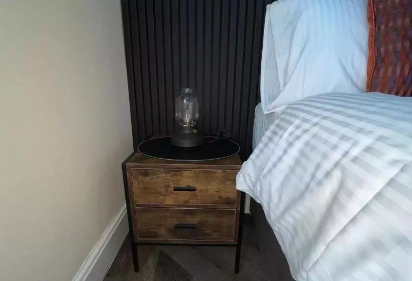 پانسیون Anfield Place To Stay