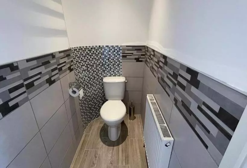 پانسیون Anfield Place To Stay