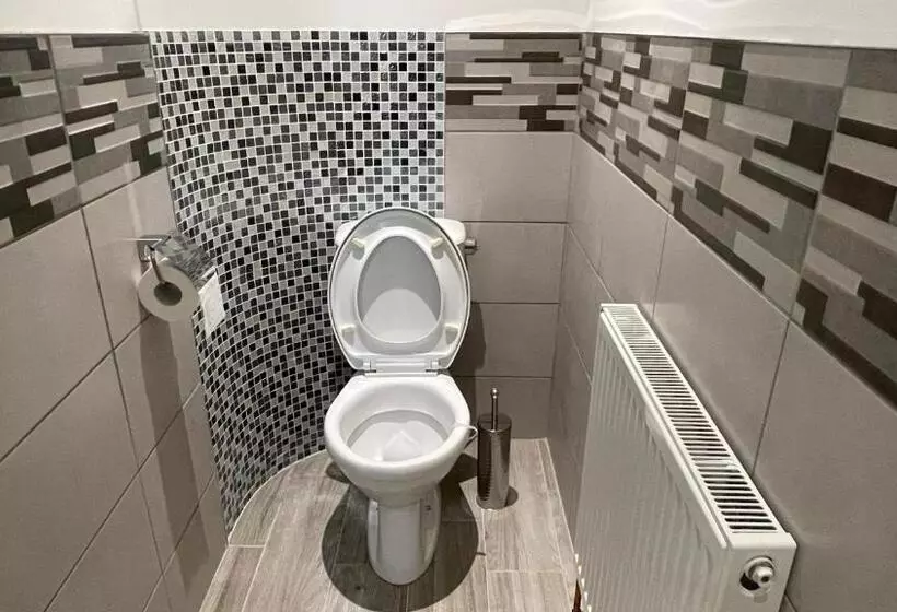 پانسیون Anfield Place To Stay