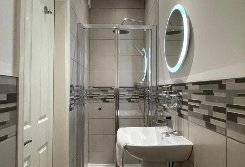 膳宿费 Anfield Place To Stay