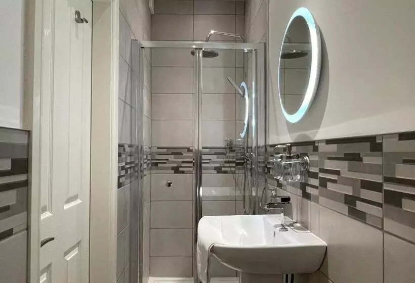 پانسیون Anfield Place To Stay