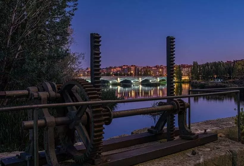 Hospedium Hotel Casino Del Tormes