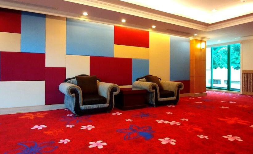 هتل Uni Resort Mawutu