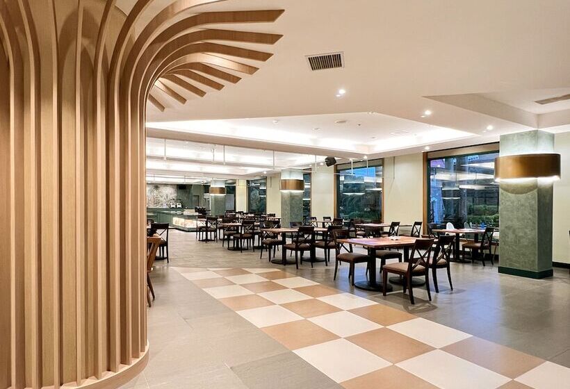 هتل Uni Resort Mawutu