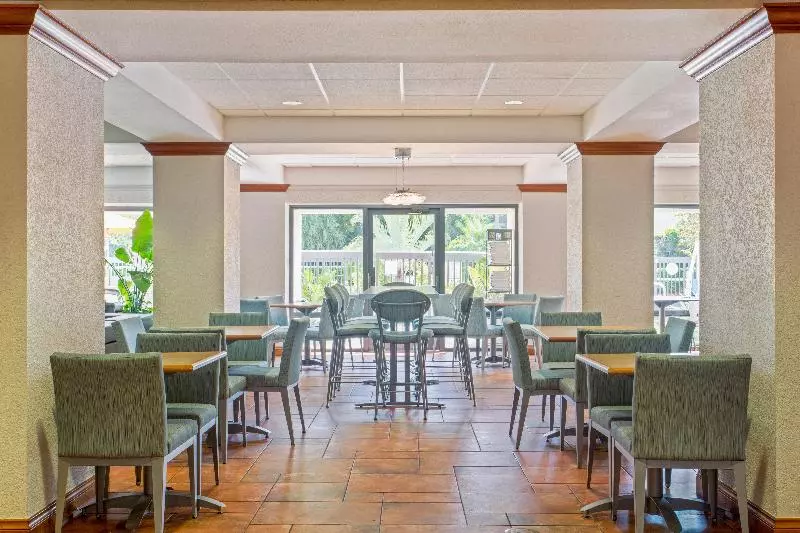 Holiday Inn Express Hotel & Suites Clearwater North Dunedin By Ihg