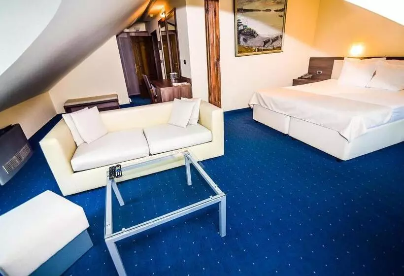 فندق семеен хотел анна кристина