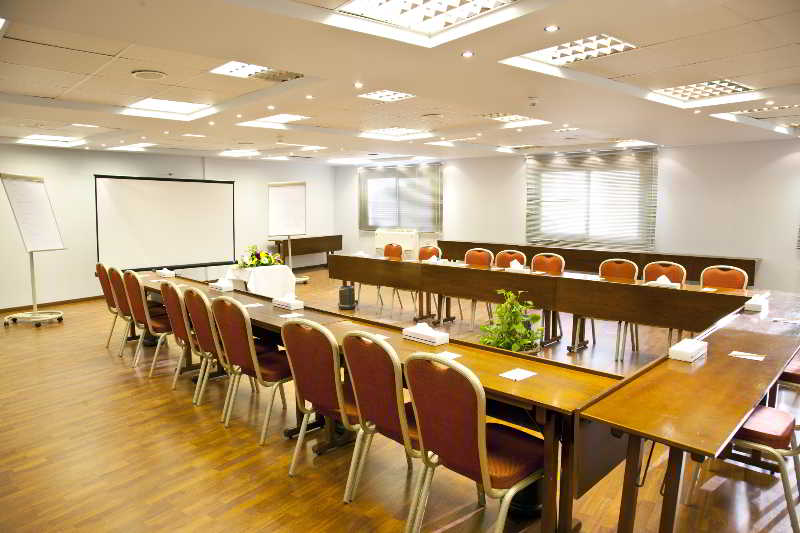 هتل Coral Beach Resort Tiran