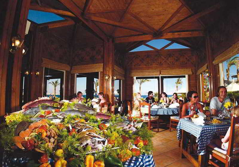 هتل Coral Beach Resort Tiran