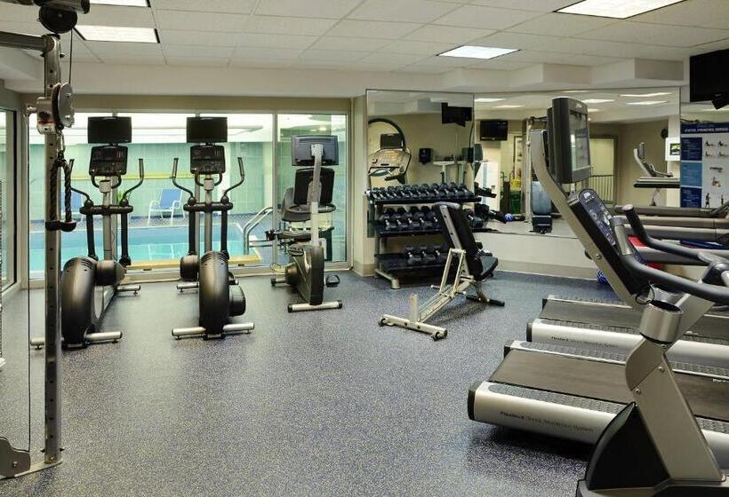 هتل Four Points By Sheraton Halifax