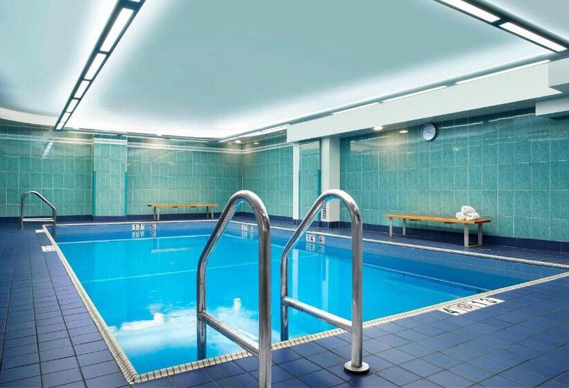 هتل Four Points By Sheraton Halifax