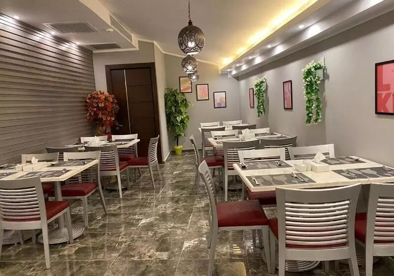 هتل Golden Carven