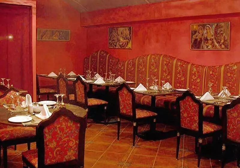 هتل Golden Carven