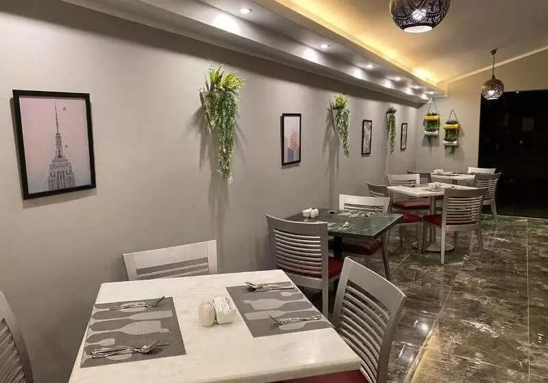 هتل Golden Carven