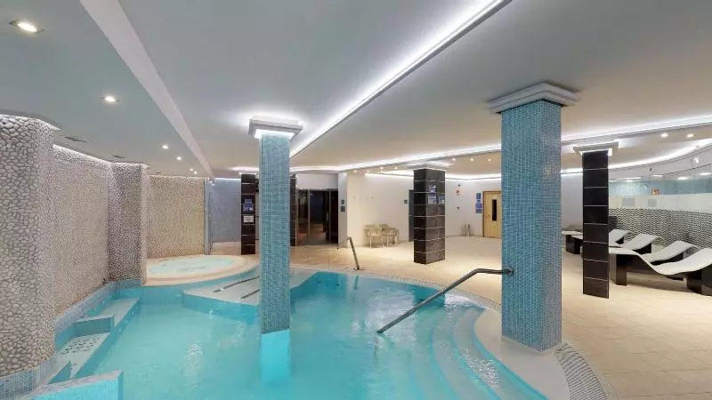 HL Suite Nardos Adults Only