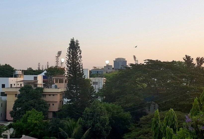 هتل Regenta Place Bangalore, Cunningham Road