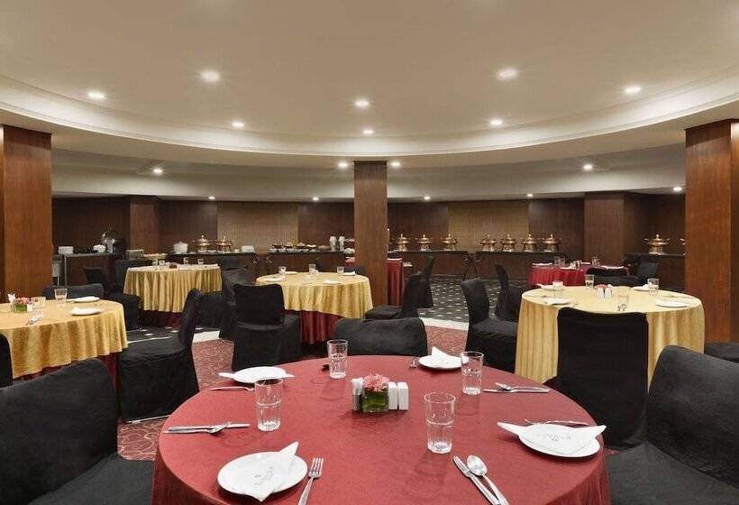 هتل Regenta Place Bangalore, Cunningham Road