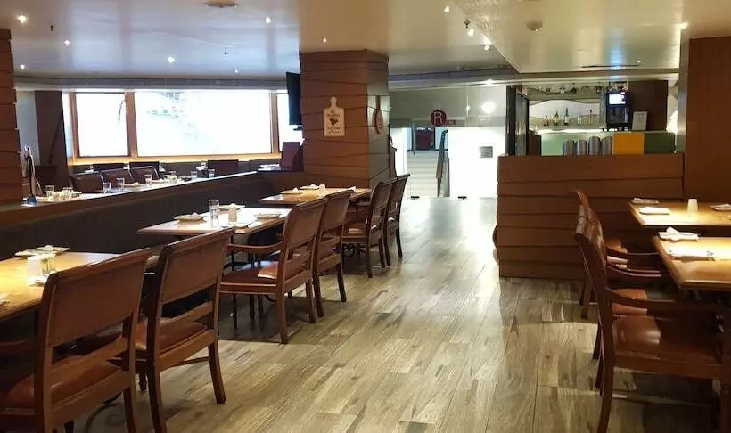 Hotel Regenta Place Bangalore, Cunningham Road