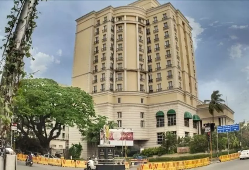 호텔 The Residency Towers