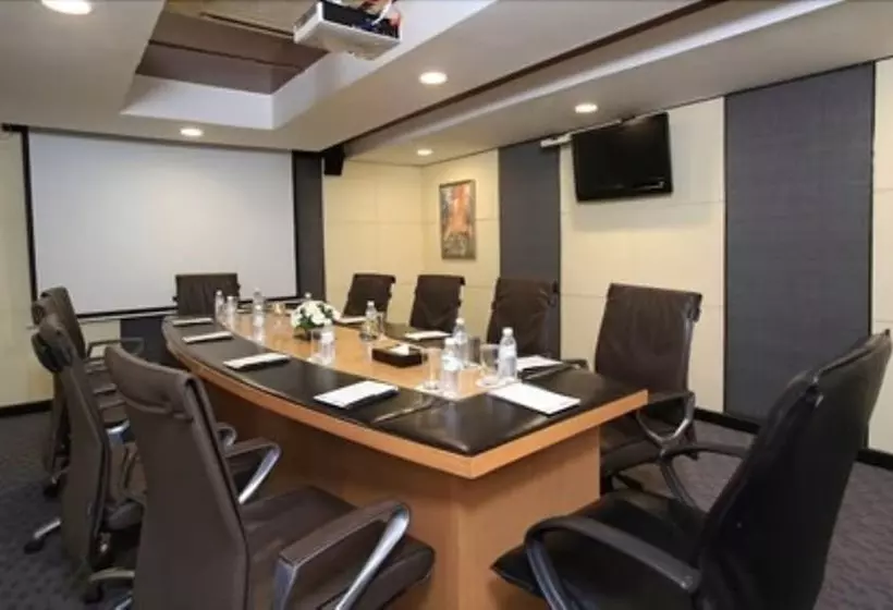 호텔 The Residency Towers