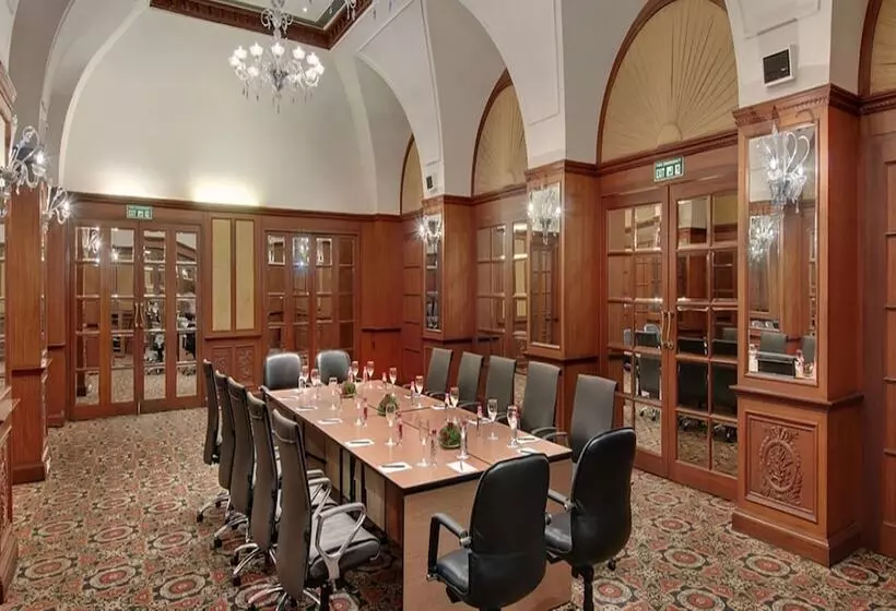 호텔 The Residency Towers