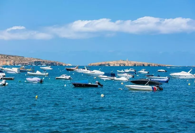 هتل Gillieru Harbour