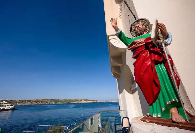 هتل Gillieru Harbour