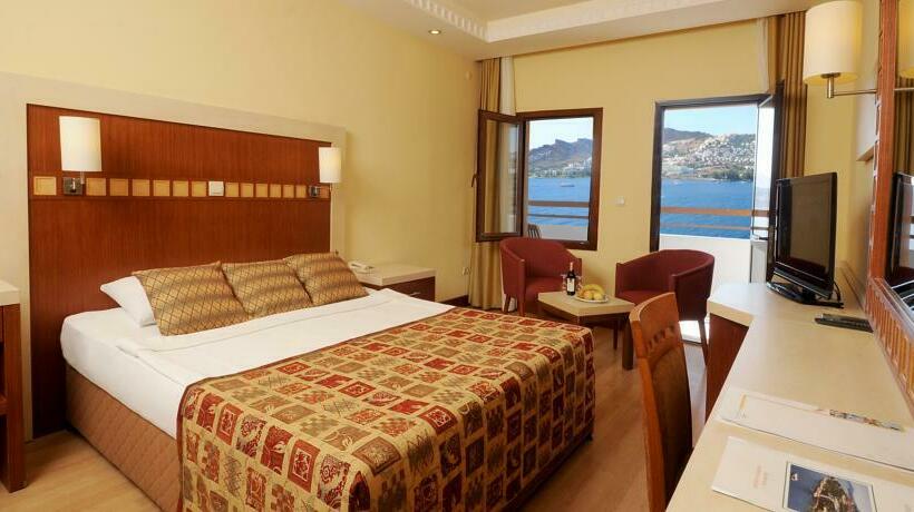 Отель Green Beach Resort