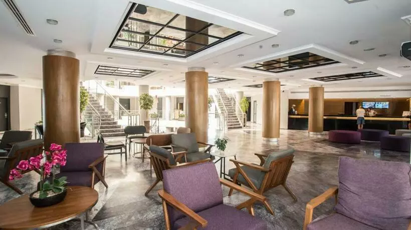 酒店 Green Beach Resort