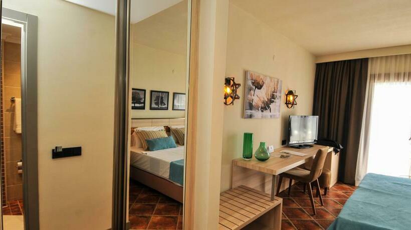 Отель Green Beach Resort