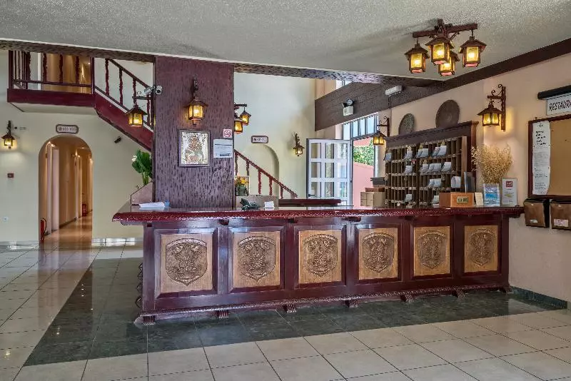 Отель Lefkoniko Beach