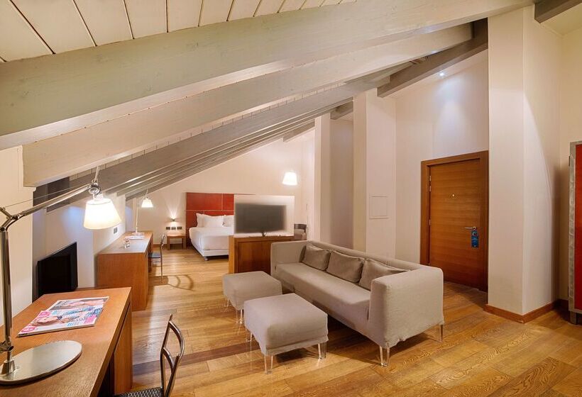 هتل NH Collection Torino Santo Stefano