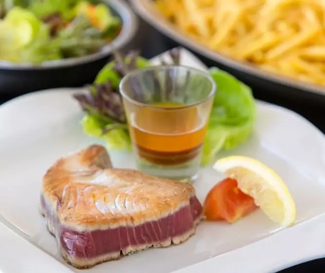 Ramada Hotel & Suites By Wyndham Noumea