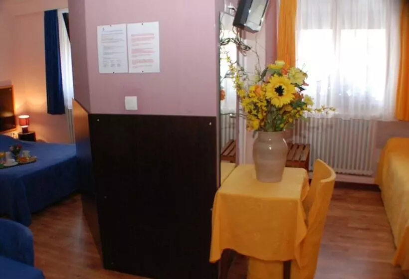 ホテル Restaurant Aux Deux Roses