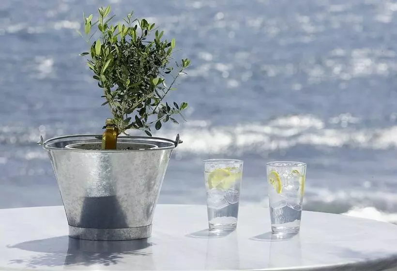 هتل Thalassa Seaside Resort & Suites
