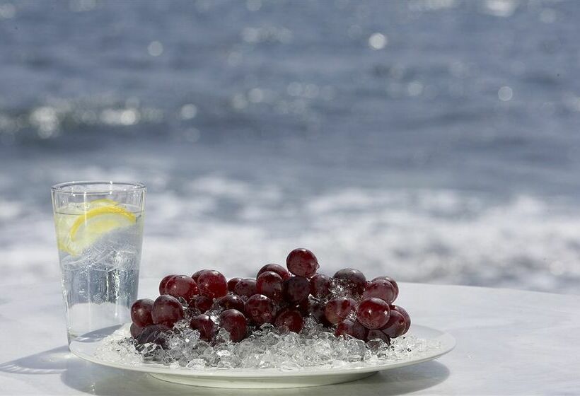 בית מלון כפרי Thalassa Seaside Resort & Suites