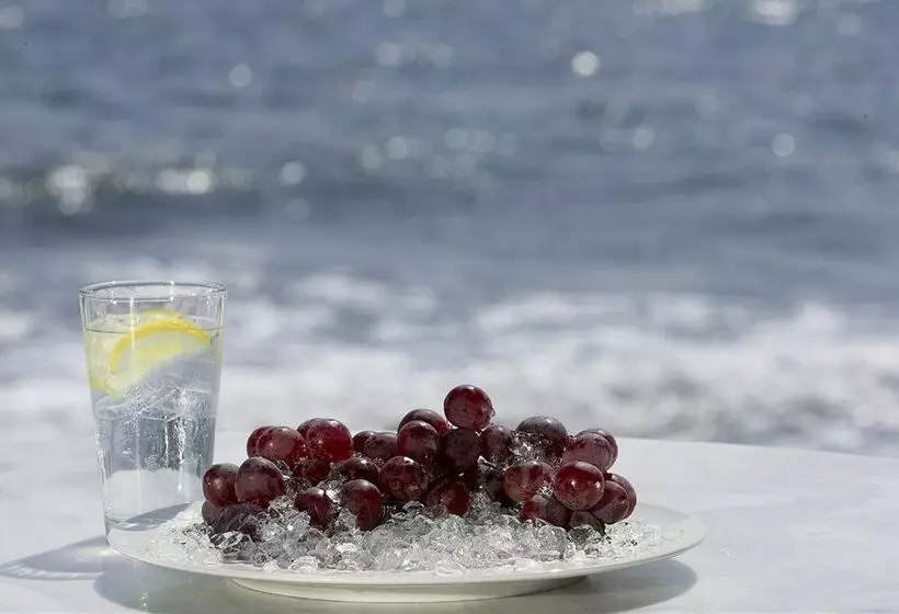 هتل Thalassa Seaside Resort & Suites